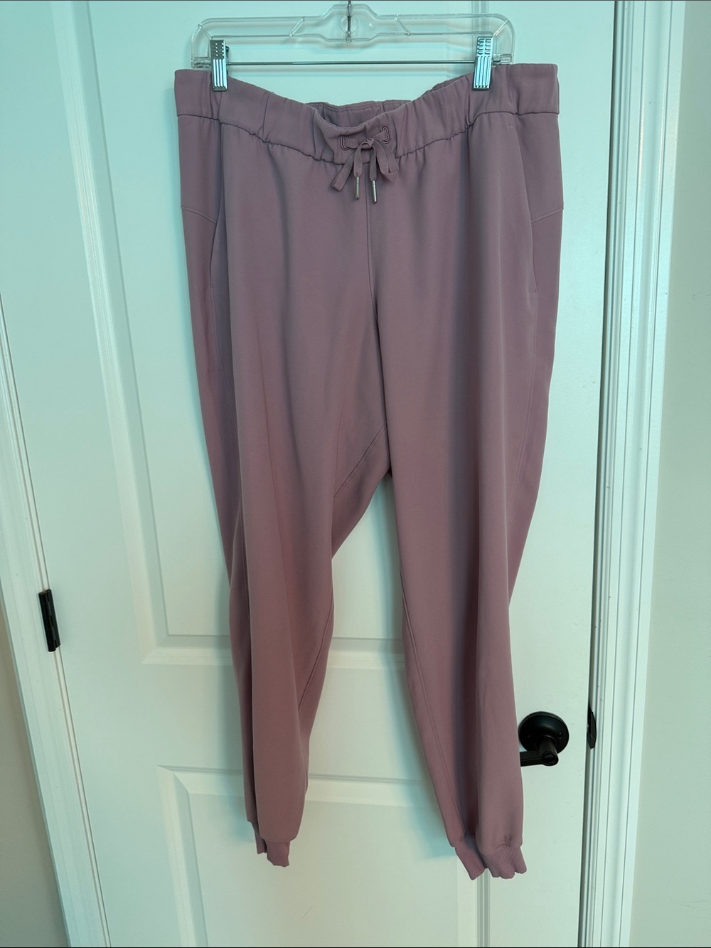 Lulu Lemon Women’s Drawstring Jogger Pants in Mauve